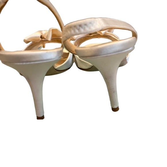 Kate Spade White Satin Slingback Pumps, Sz 9 - Picture 11 of 12